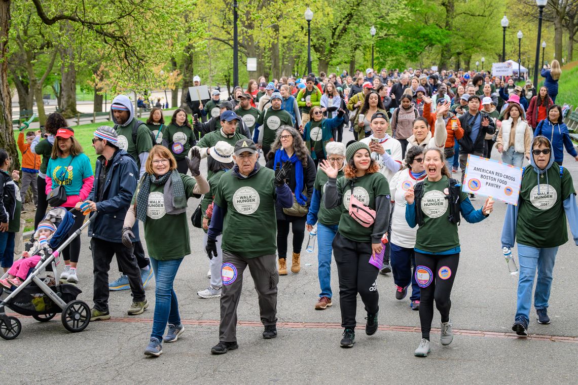 Crowd of people in walk for hunger shirts walk around boston common